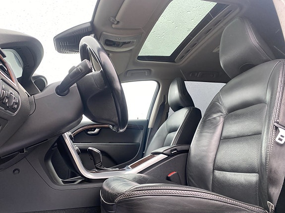 Volvo XC70 11 of 13