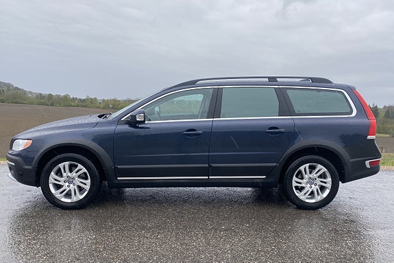 Volvo XC70 2 of 5