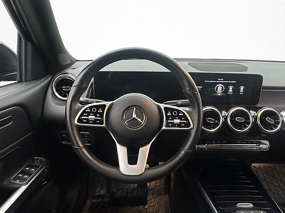 Mercedes-Benz GLB200 d 13 of 30