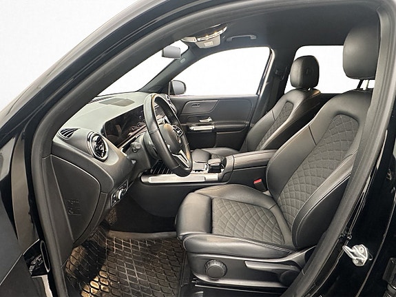 Mercedes-Benz GLB200 d 14 of 30