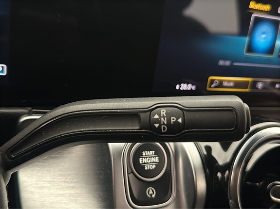 Mercedes-Benz GLB200 d 24 of 30