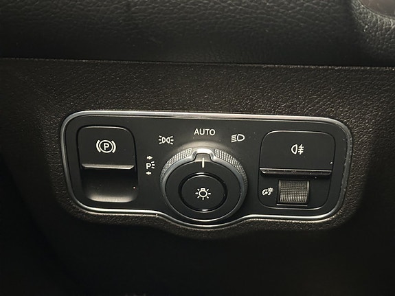 Mercedes-Benz GLB200 d 25 of 30