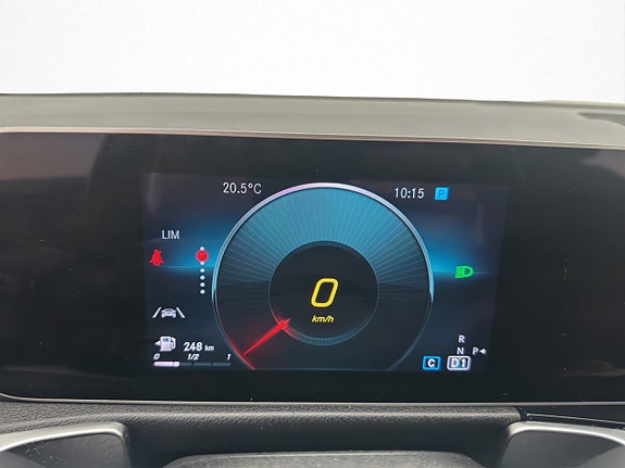 Mercedes-Benz GLB200 d 15 of 30