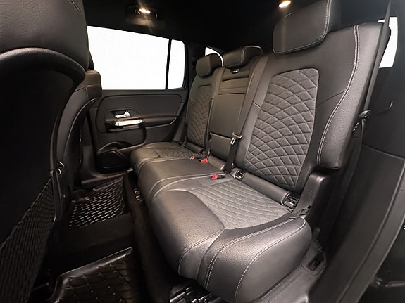 Mercedes-Benz GLB200 d 11 of 30