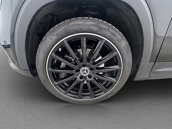 Mercedes-Benz GLB200 d 28 of 30