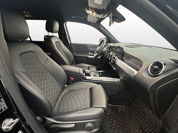 Mercedes-Benz GLB200 d 10 of 30