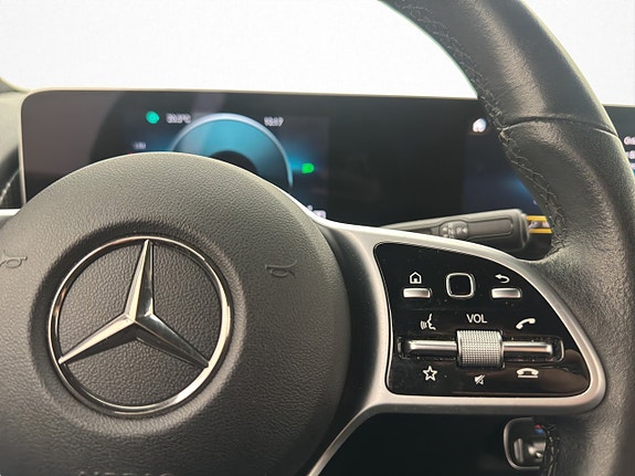 Mercedes-Benz GLB200 d 22 of 30