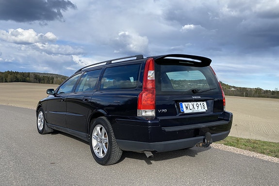 Volvo V70 3 of 5
