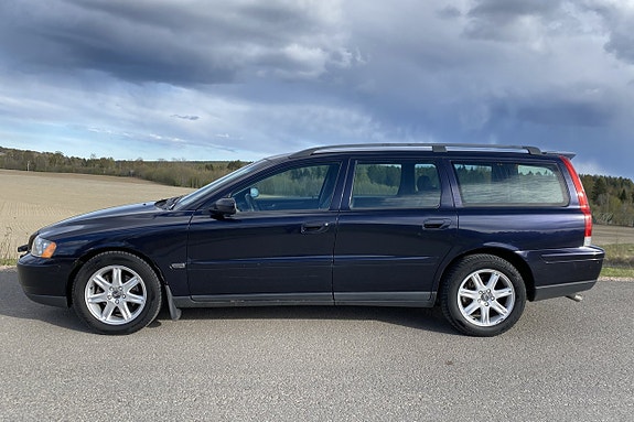 Volvo V70 2 of 5
