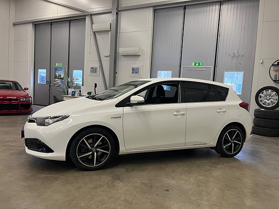 Toyota Auris 2 of 13