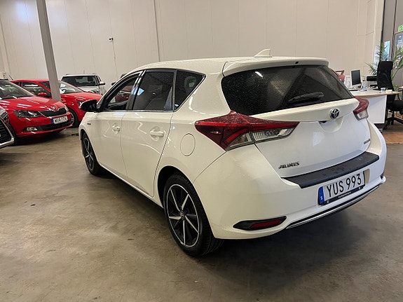 Toyota Auris 5 of 13