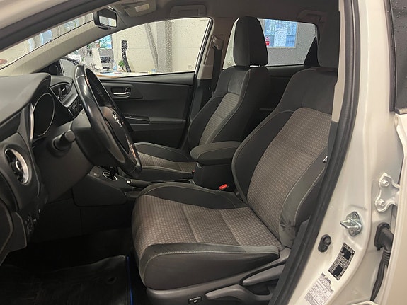 Toyota Auris 6 of 13