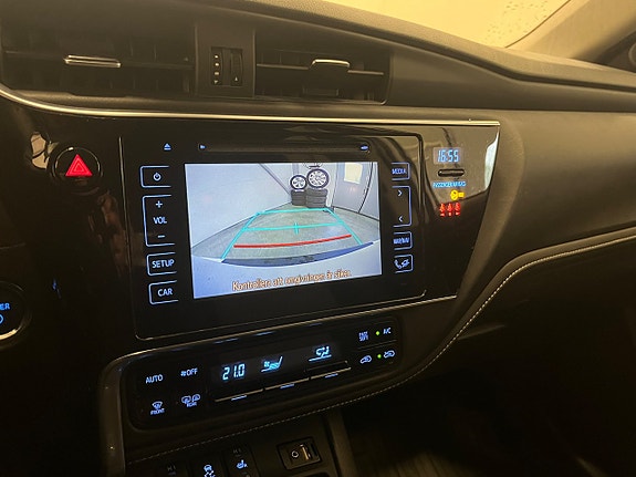 Toyota Auris 10 of 13