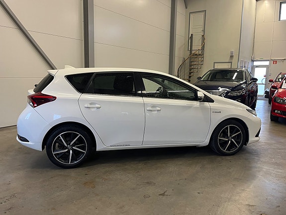 Toyota Auris 3 of 13