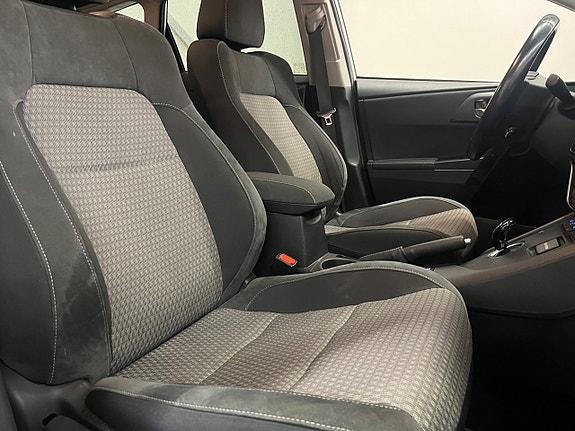 Toyota Auris 12 of 13