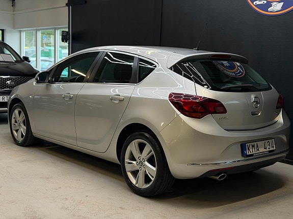 Opel Astra 19 of 22