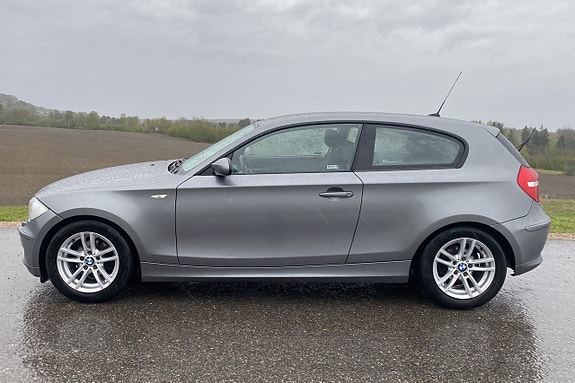 BMW 116i 2 of 5