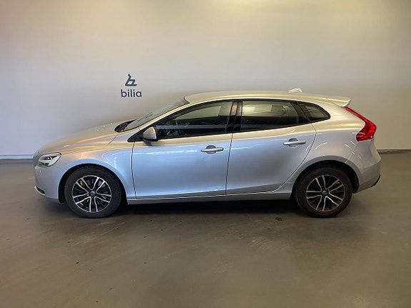 Volvo V40 2 of 6