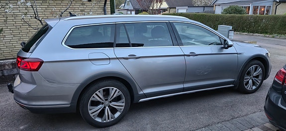 Volkswagen Passat Alltrack 3 of 5