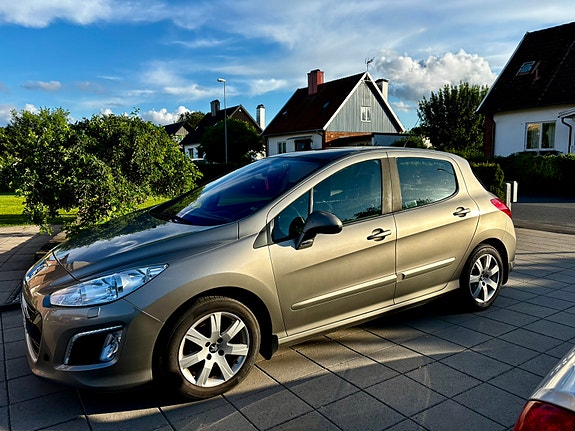 Peugeot 308 3 of 3