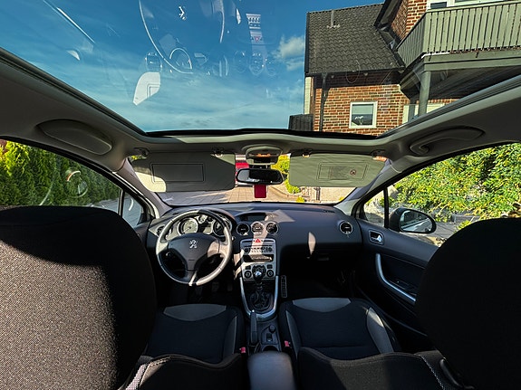 Peugeot 308 2 of 3