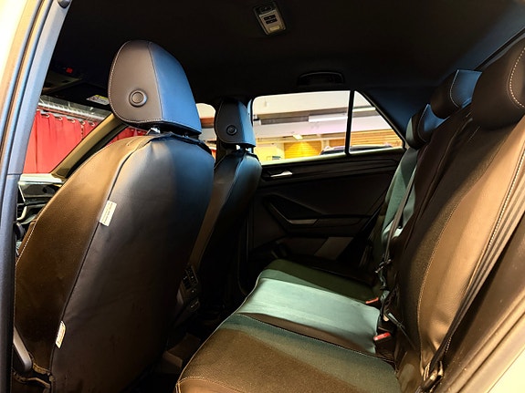 Volkswagen T-Roc 10 of 16