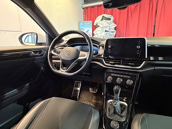 Volkswagen T-Roc 12 of 16