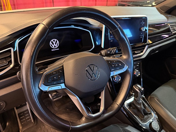 Volkswagen T-Roc 11 of 16
