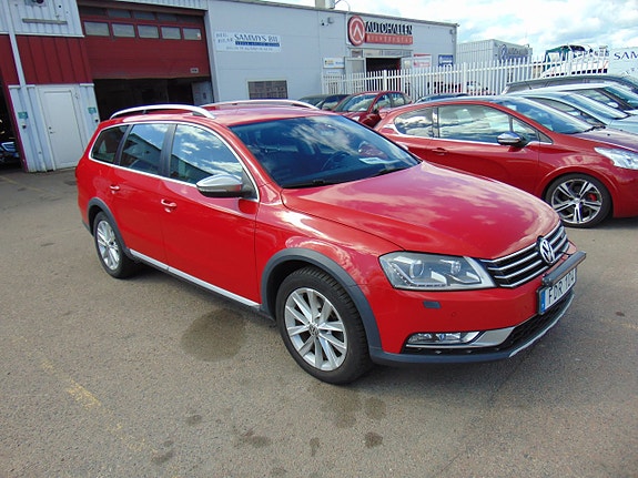 Volkswagen Passat Alltrack 2 of 5