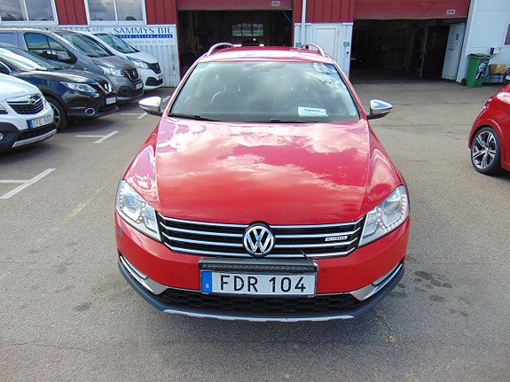 Volkswagen Passat Alltrack 3 of 5