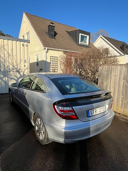 Mercedes-Benz C180 3 of 5
