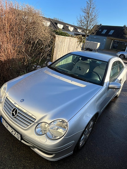 Mercedes-Benz C180 2 of 5