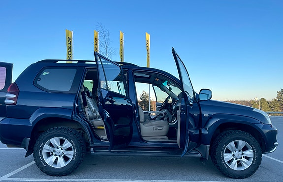 Toyota Land Cruiser 11 of 30