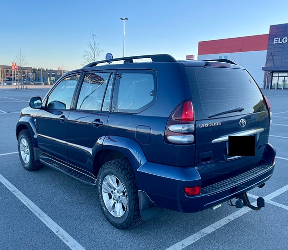 Toyota Land Cruiser 7 of 30