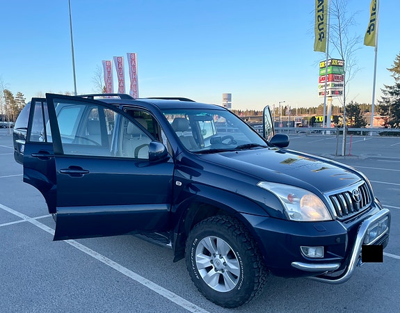 Toyota Land Cruiser 12 of 30