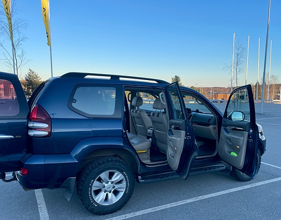 Toyota Land Cruiser 10 of 30