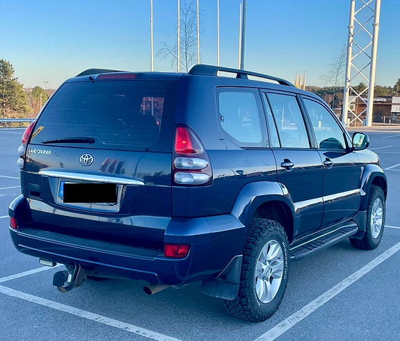 Toyota Land Cruiser 9 of 30