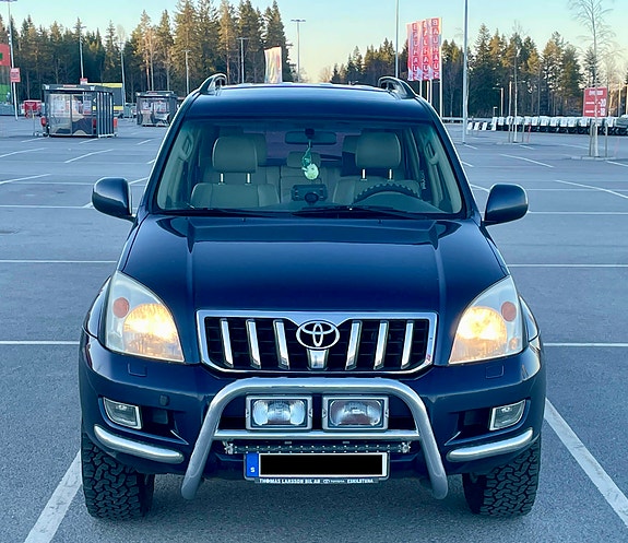 Toyota Land Cruiser 4 of 30
