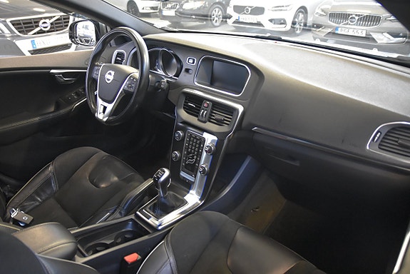 Volvo V40 9 of 15
