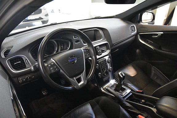 Volvo V40 8 of 15