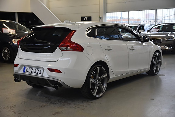Volvo V40 4 of 15