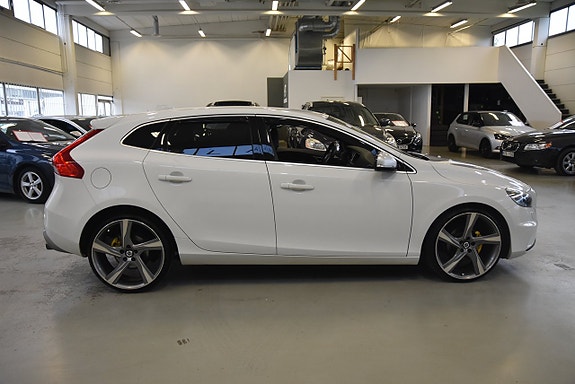 Volvo V40 3 of 15