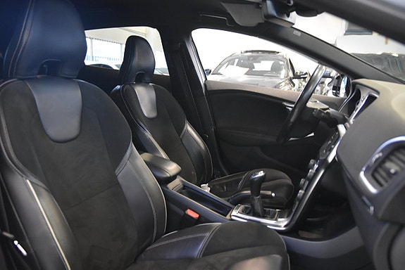Volvo V40 10 of 15