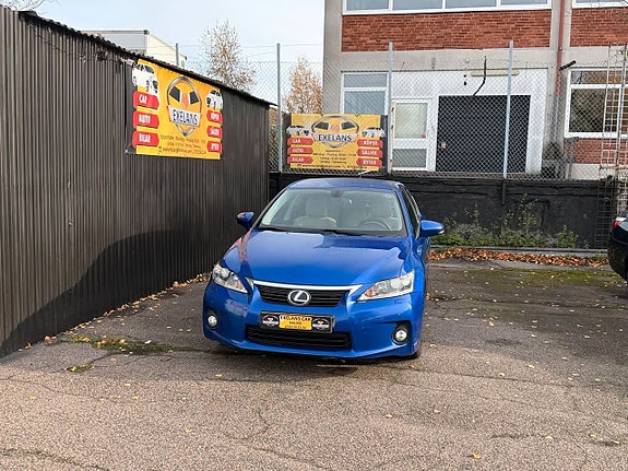 Lexus CT200h 2 of 10