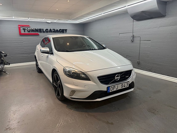Volvo V40 2 of 5