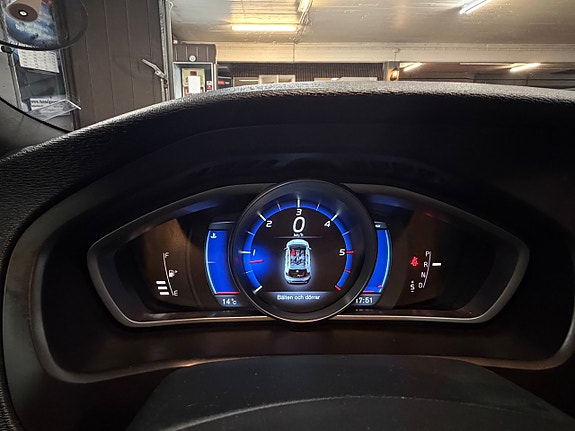 Volvo V40 21 of 24
