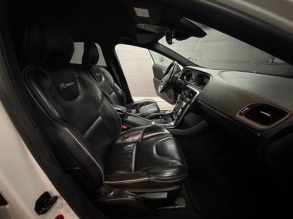 Volvo V40 12 of 24