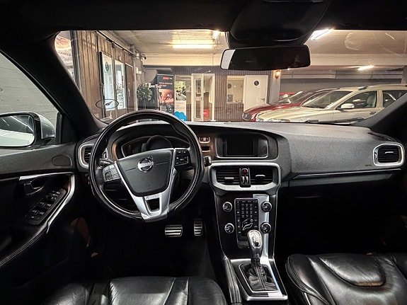Volvo V40 11 of 24
