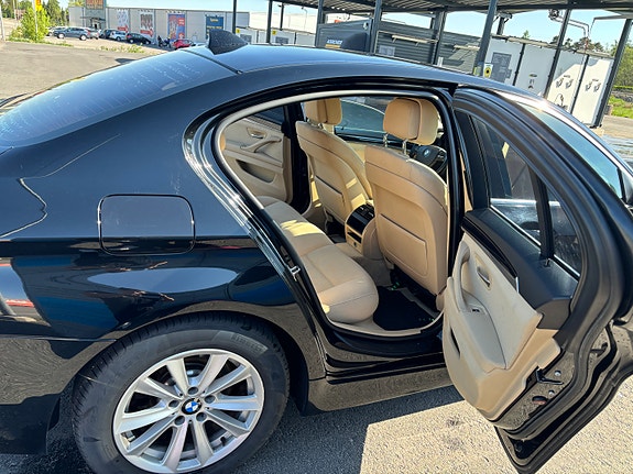 BMW 520d 4 of 5