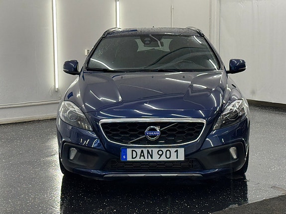 Volvo V40 Cross Country 2 of 20